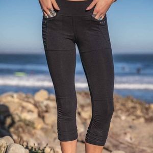NWT-Nomads Hempwear Yosemite Capri Leggings-Black SM